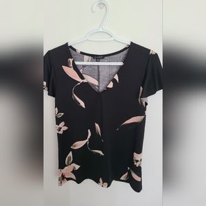 Dynamite V neck top